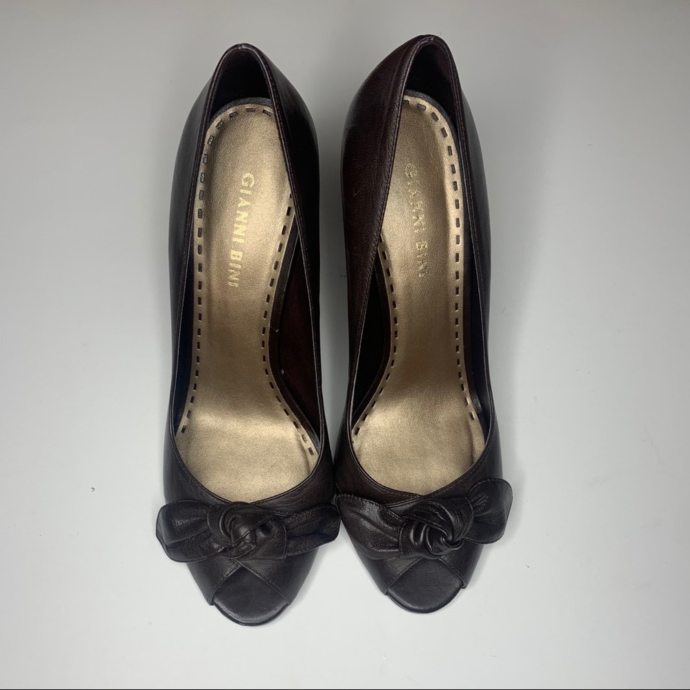 Gianni Bini Brown Leather Heel With Bow